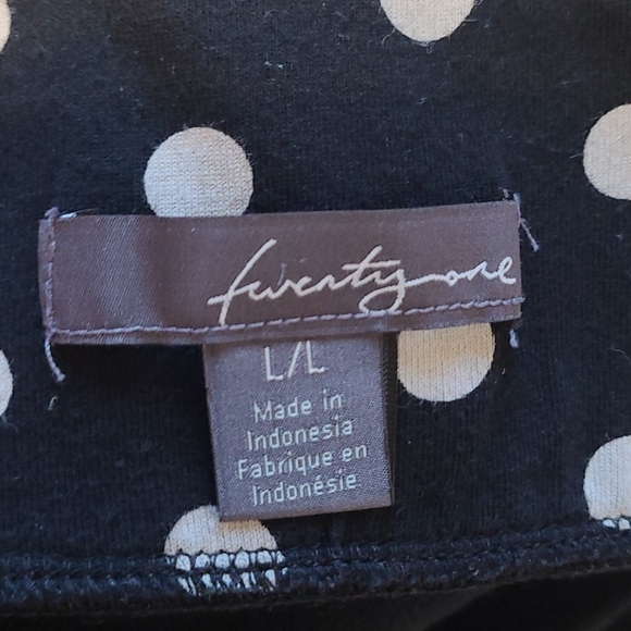 B14: Forever 21- women's polka dot skirt size L - Picture 3 of 3